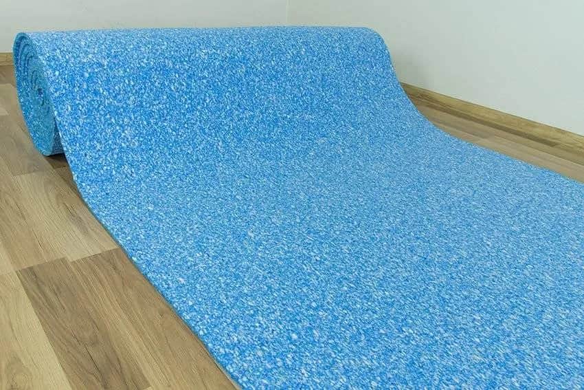 Co pod wykładzinę dywanową? Kluczowe materiały i wskazówki montażowe