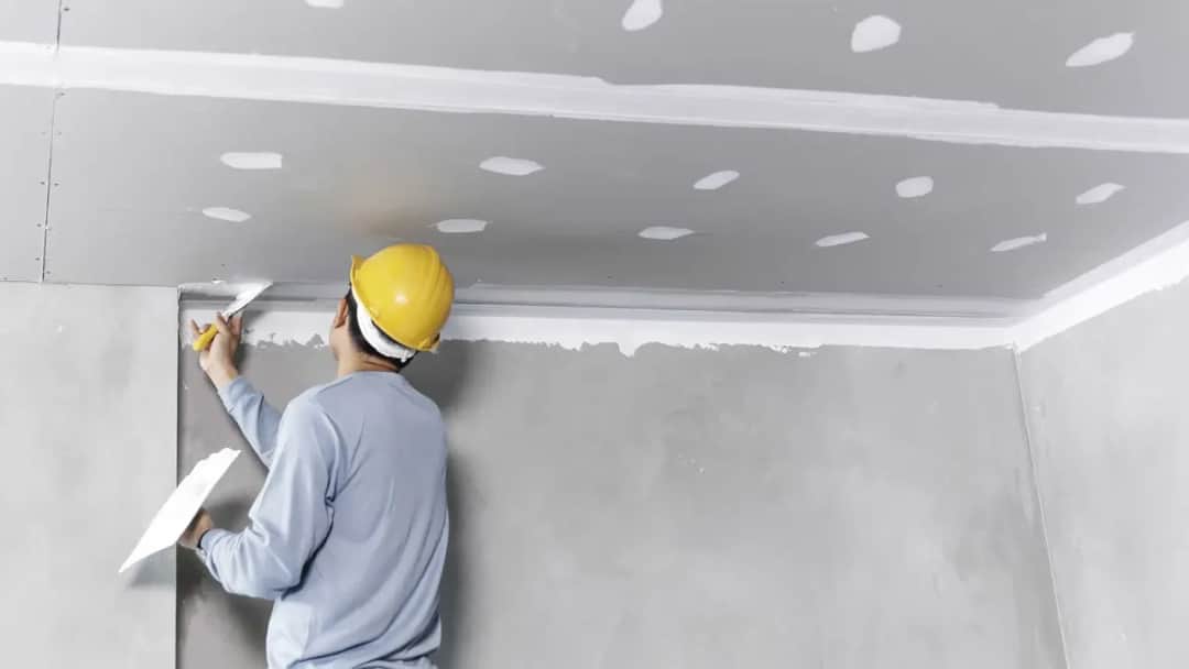 Jak przykleić styropian do sufitu - uniknij najczęstszych błędów