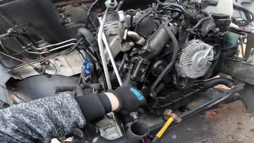 Gdzie jest zawór EGR w Mercedesie Sprinter? Oto co musisz wiedzieć