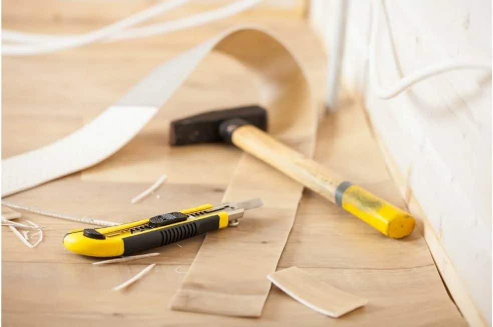 Jak skutecznie przykleić wykładzinę PCV do płyty OSB krok po kroku