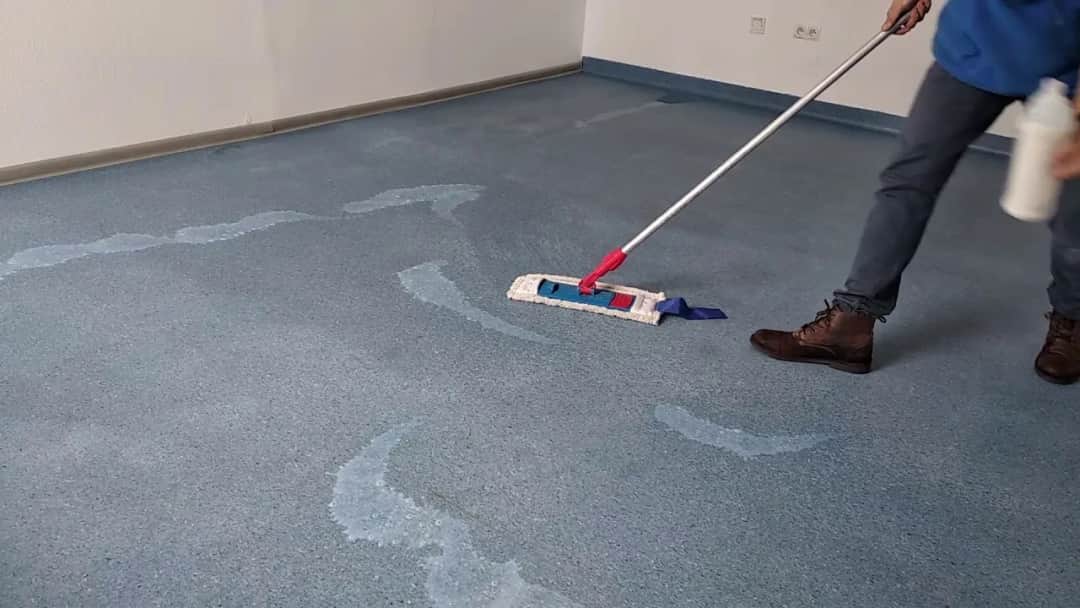 Jak nabłyszczyć wykładzinę PCV domowymi i profesjonalnymi metodami