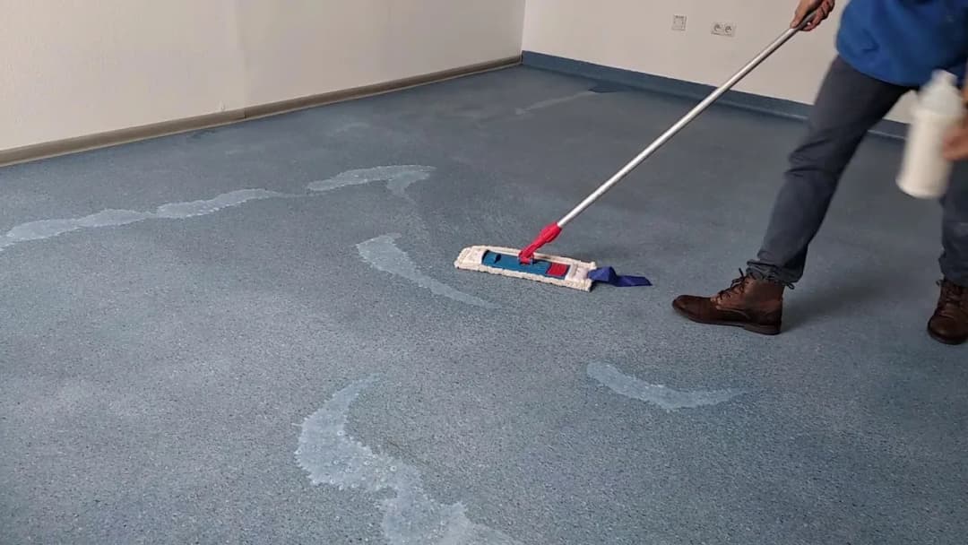 Jak nabłyszczyć wykładzinę PCV domowymi i profesjonalnymi metodami