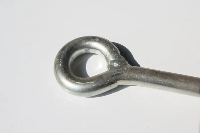 Śruba do kotwienia rusztowania – klucz do bezpieczeństwa na budowie Śruba do kotwienia rusztowania – klucz do bezpieczeństwa na budowie