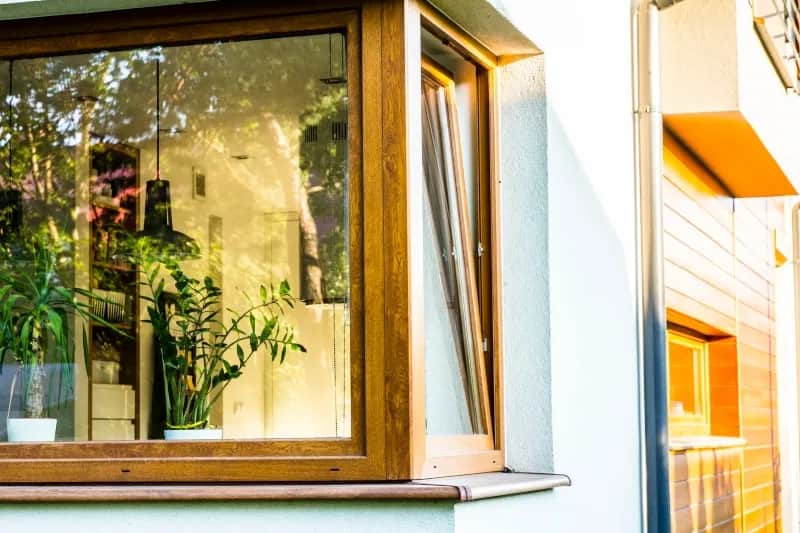 Okna białe czy w okleinie – co wybrać, by uniknąć rozczarowania?