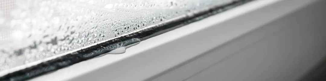 Dlaczego skraplają się okna? 5 przyczyn i skuteczne rozwiązania