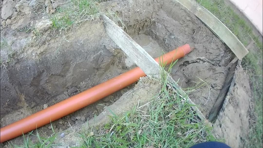 Jak podłączyć rurę do szamba - uniknij najczęstszych błędów i problemów