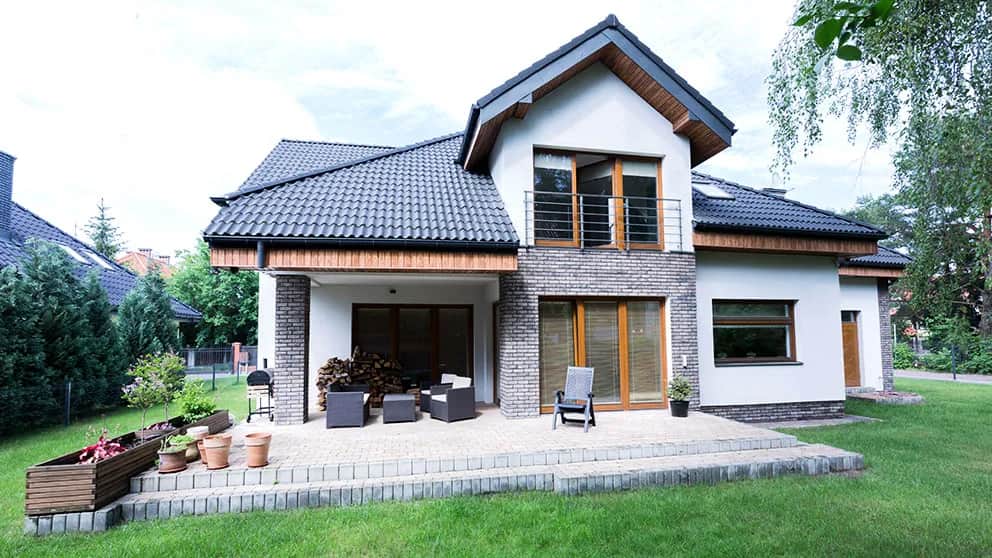 Okna do czarnego dachu – jak wybrać najlepsze rozwiązania dla Twojego domu