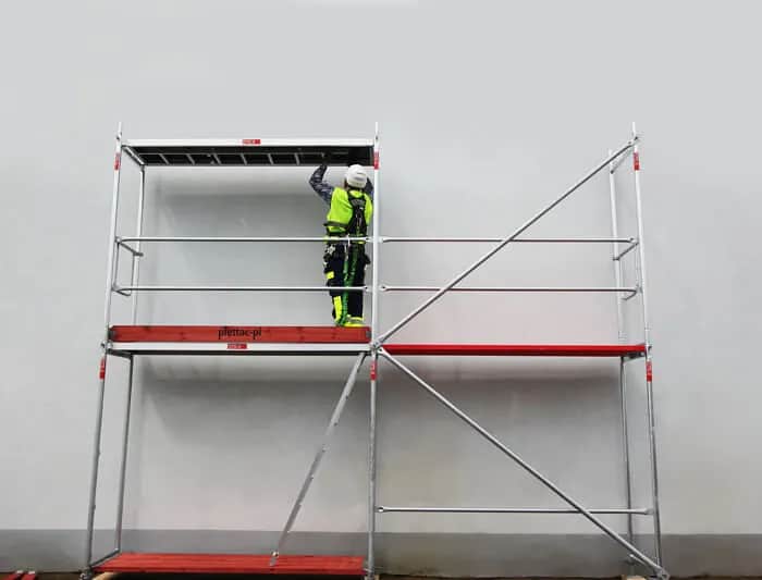 Rusztowanie ramowe Plettac: stabilność i wszechstronność w budownictwie