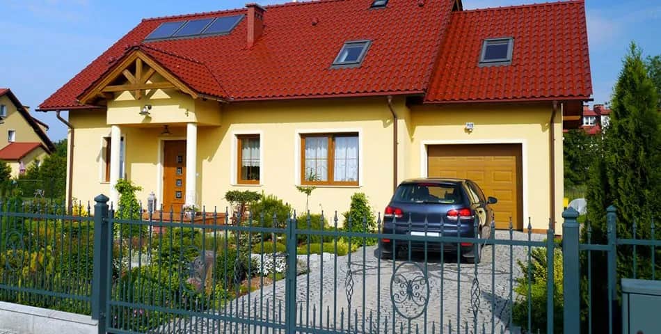 Żółta elewacja domu: Inspirujące pomysły i praktyczne porady