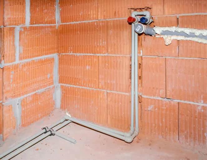 Jakie rury do wody w domu? Wybierz najlepsze materiały i uniknij błędów