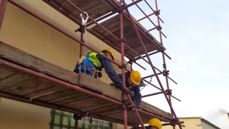 Jak zostać monterem rusztowań za granicą - wymagania i oferty pracy