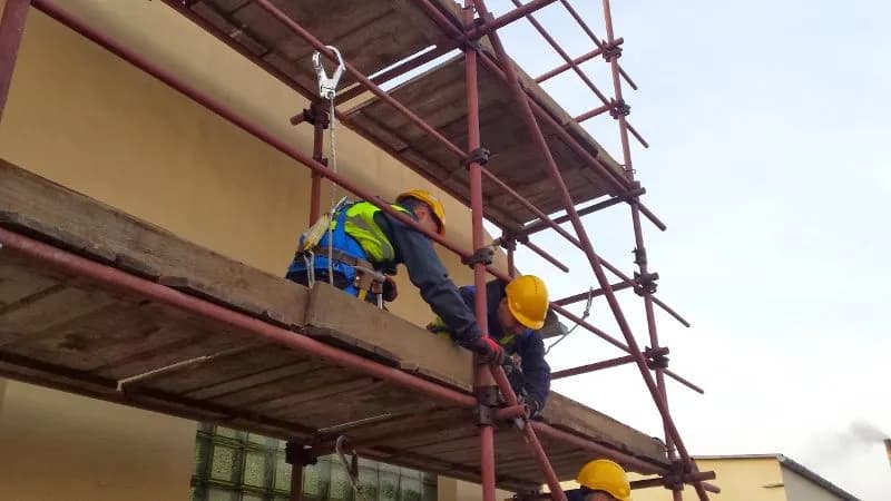 Jak zostać monterem rusztowań za granicą - wymagania i oferty pracy