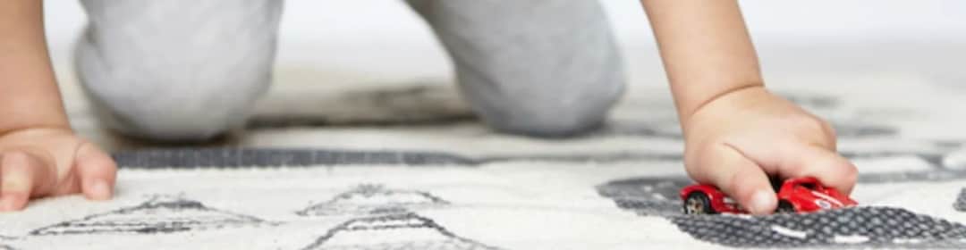 Jak wyprostować wykładzinę dywanową i uniknąć pofałdowań?