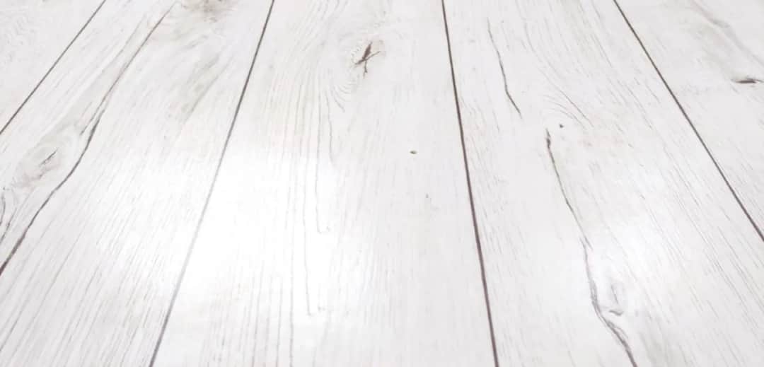 Jak usunąć wgniecenia na wykładzinie PCV - skuteczne metody i porady