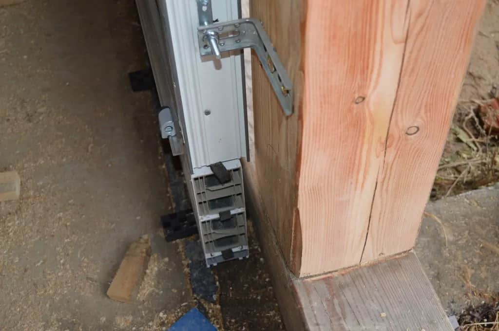 Obróbka okien w domu drewnianym: klucz do długowieczności i uroku