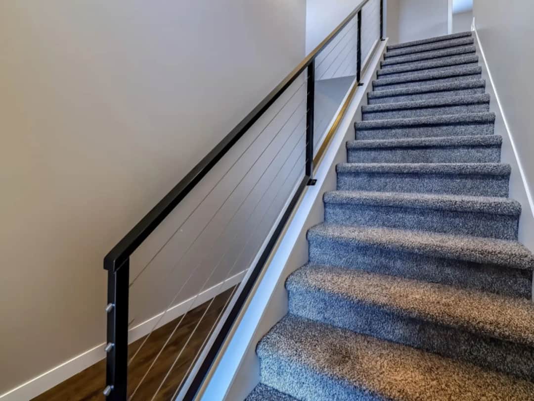 Ile kosztuje ułożenie wykładziny na schodach? Zaskakujące ceny i czynniki wpływające na koszt