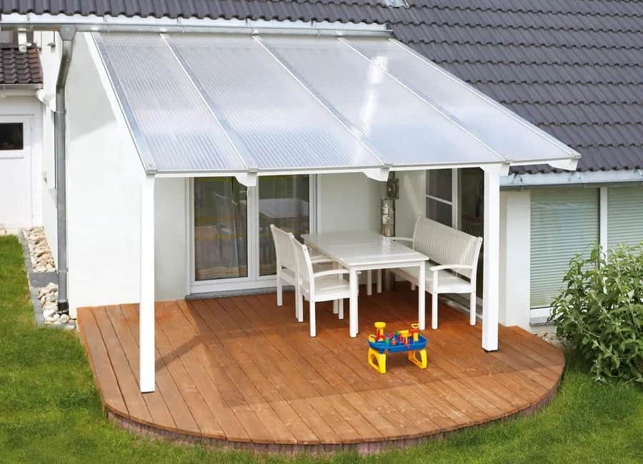 Poliwęglan lity czy komorowy na taras – który wybrać, by uniknąć błędów?