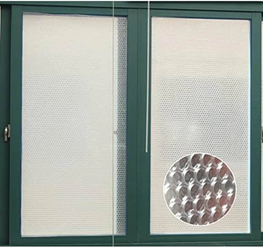 Jak uszczelnić okna folią bąbelkową i zyskać ciepło oraz oszczędności