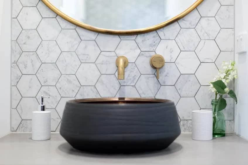 Płytki plastry miodu - stylowy element aranżacji wnętrz