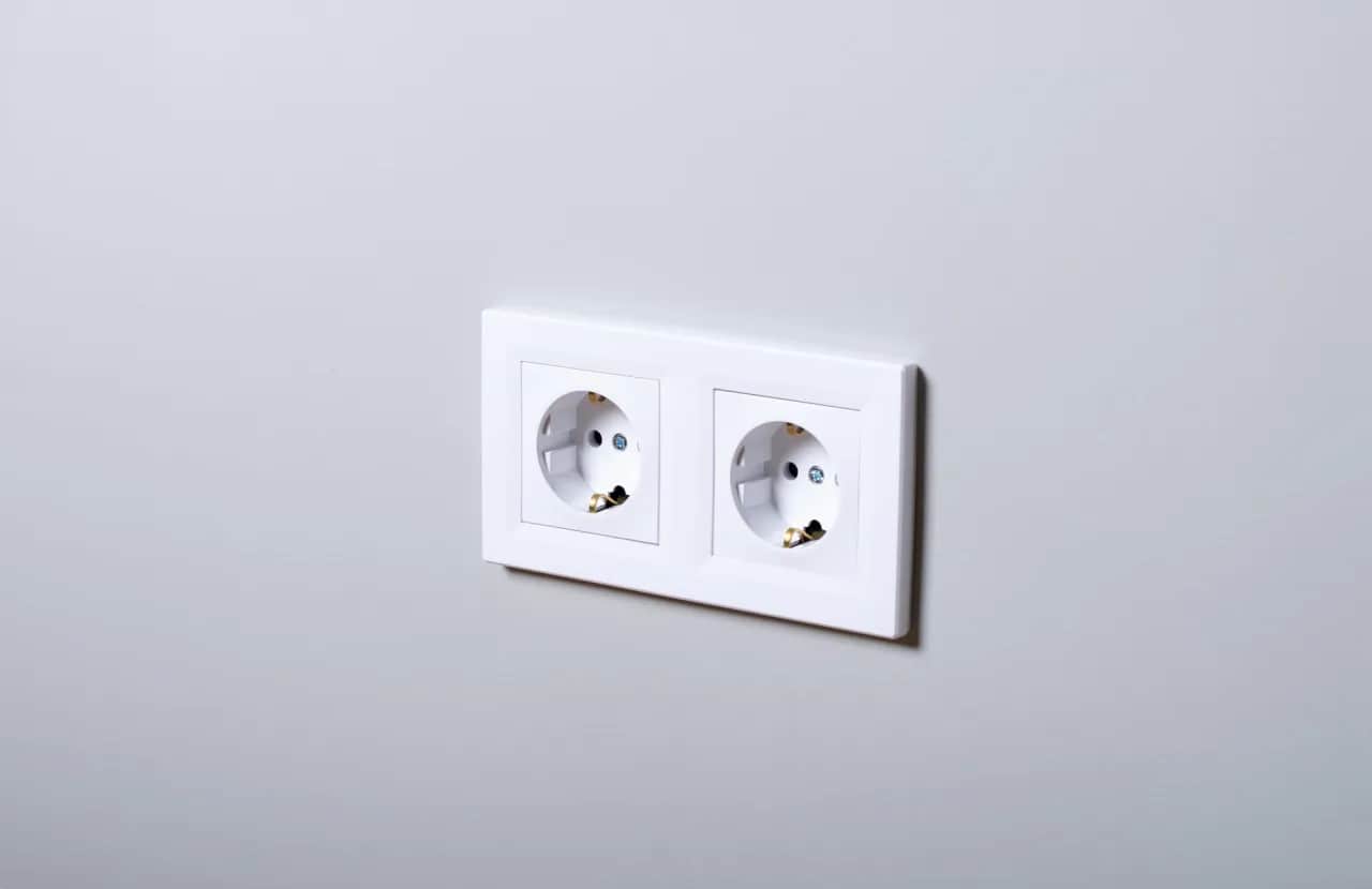 Jak rozmieścić gniazdka elektryczne, by uniknąć kosztownych błędów?
