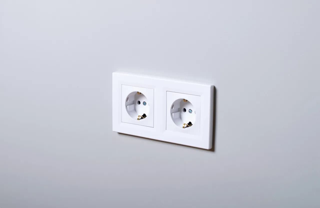 Jak rozmieścić gniazdka elektryczne, by uniknąć kosztownych błędów?